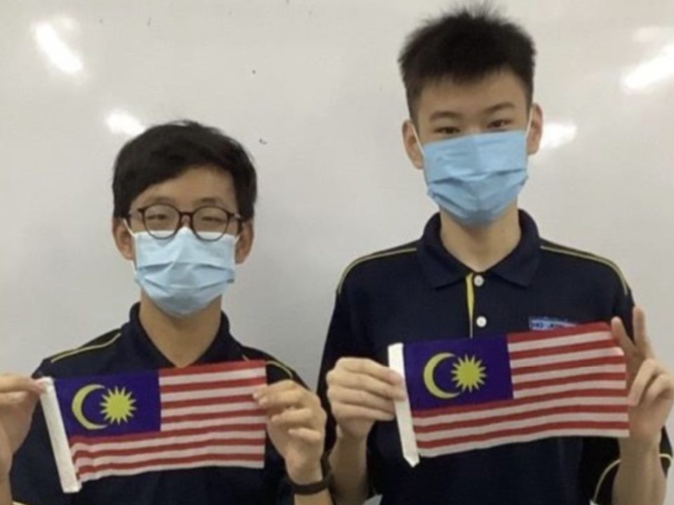 Students holding the Malaysia flag
